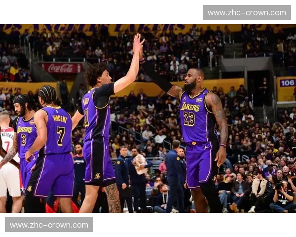 詹姆斯40岁后第27次两双 创NBA历史最年长三双纪录 詹姆斯40岁后第27次两双 创NBA历史最年长三双纪录